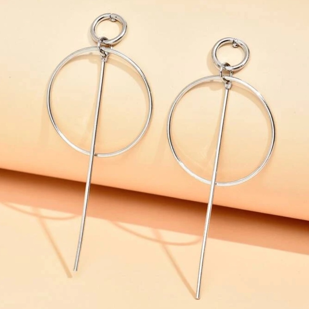New Chic Statement Silver Tone Earrings - Picture 2 of 3